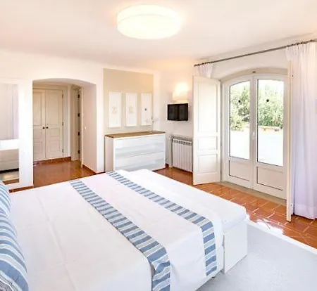 Villa Sleeps 8 Pool Air Con *