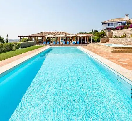 Sleeps 8 Pool Air Con * Malhadais