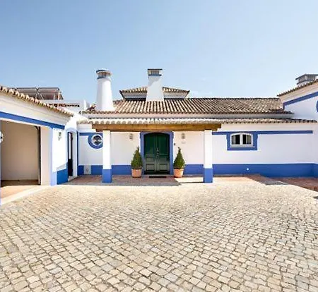Sleeps 8 Pool Air Con Villa *