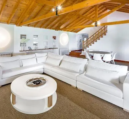 Sleeps 8 Pool Air Con Villa Malhadais