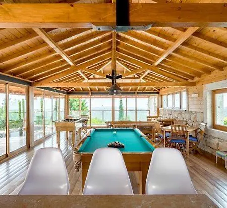 Sleeps 8 Pool Air Con Villa *