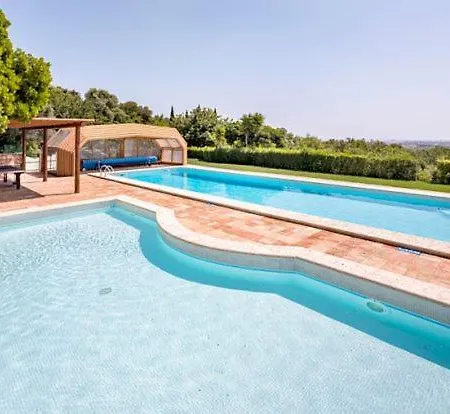 Villa Sleeps 8 Pool Air Con