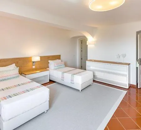 Sleeps 8 Pool Air Con Villa