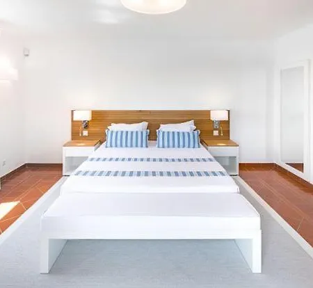 Sleeps 8 Pool Air Con Villa *