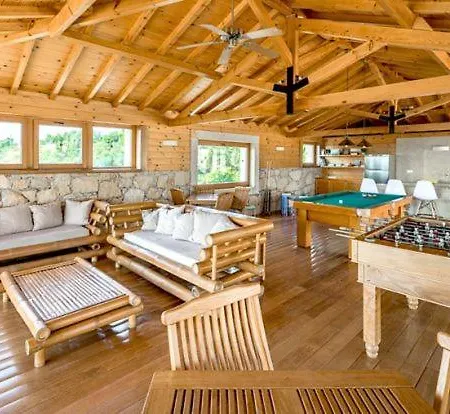 Sleeps 8 Pool Air Con Villa *