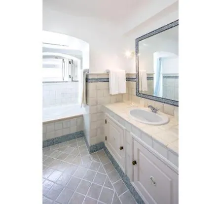 Sleeps 8 Pool Air Con Villa